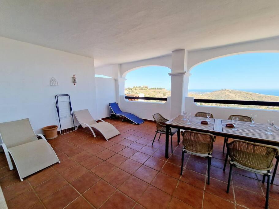 Las Palmeras Seaviews Михас Экстерьер фото