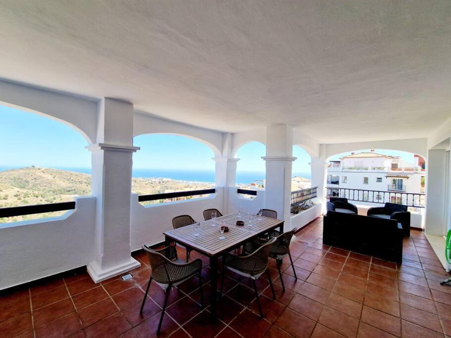 Las Palmeras Seaviews Михас Экстерьер фото