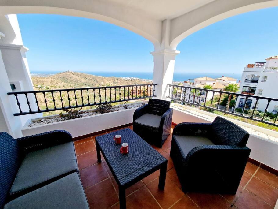 Las Palmeras Seaviews Михас Экстерьер фото