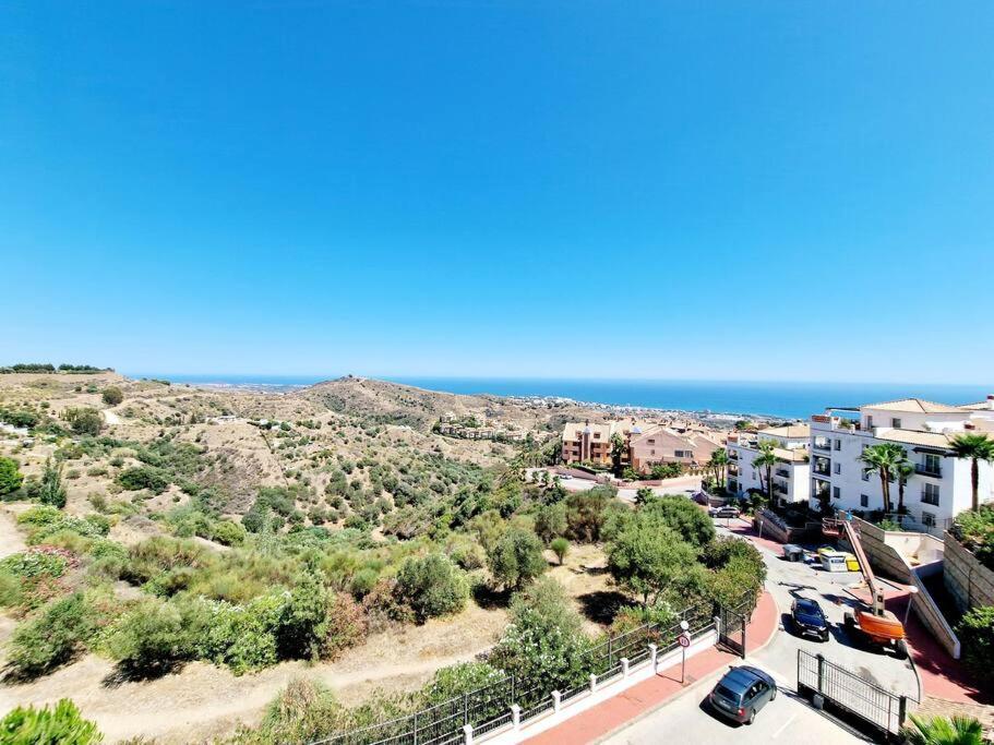 Las Palmeras Seaviews Михас Экстерьер фото