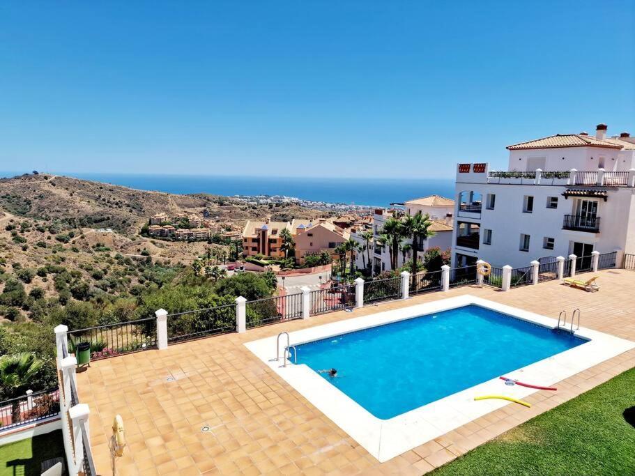 Las Palmeras Seaviews Михас Экстерьер фото