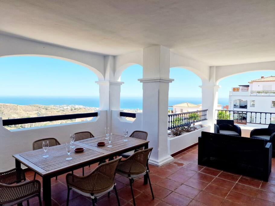 Las Palmeras Seaviews Михас Экстерьер фото